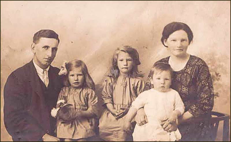 1924 Herbert & Ethel + Edith May, Mary & Herbert Heaselden