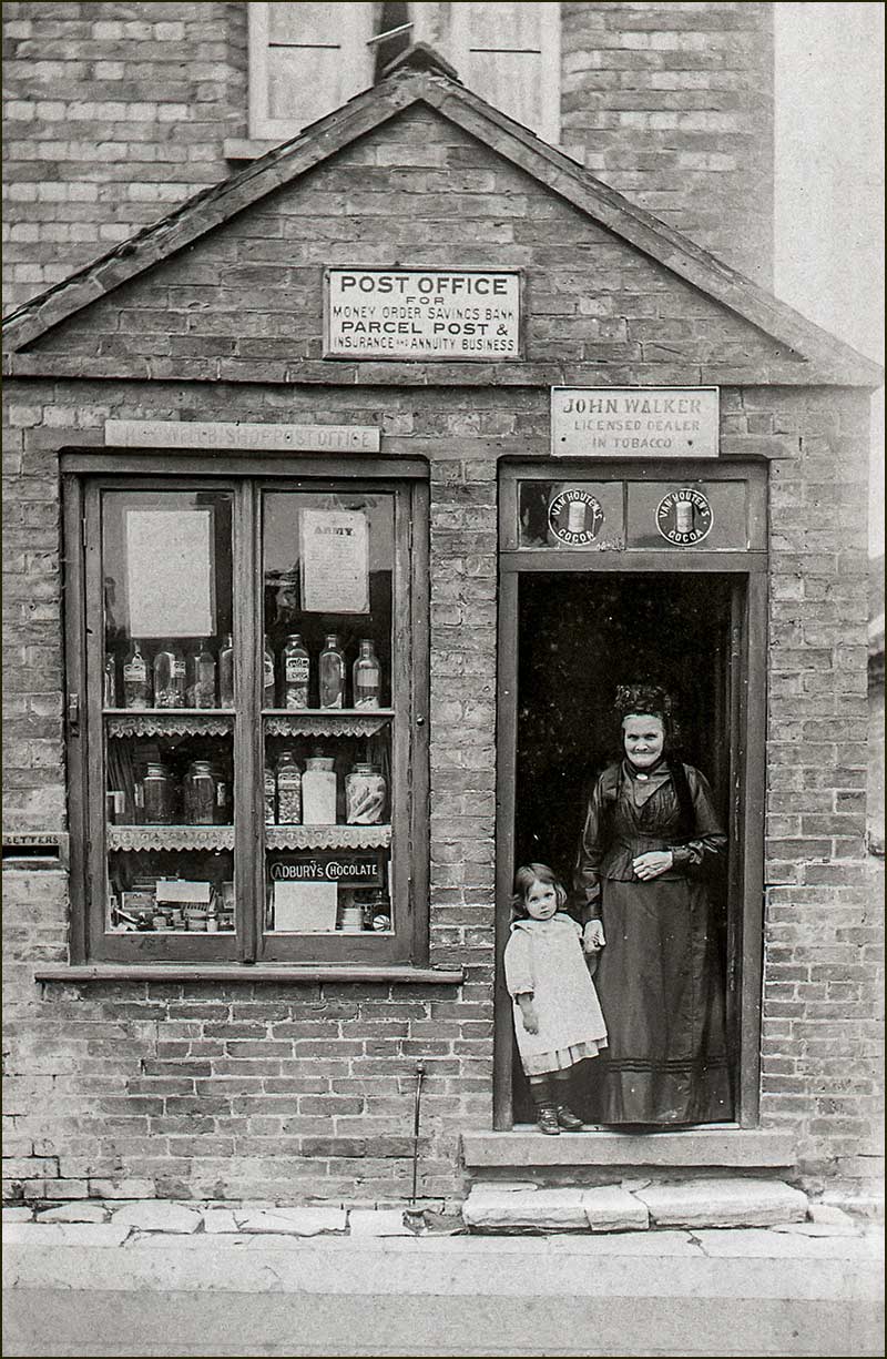 Ann Clarke with granddaughter Ethel (1907)