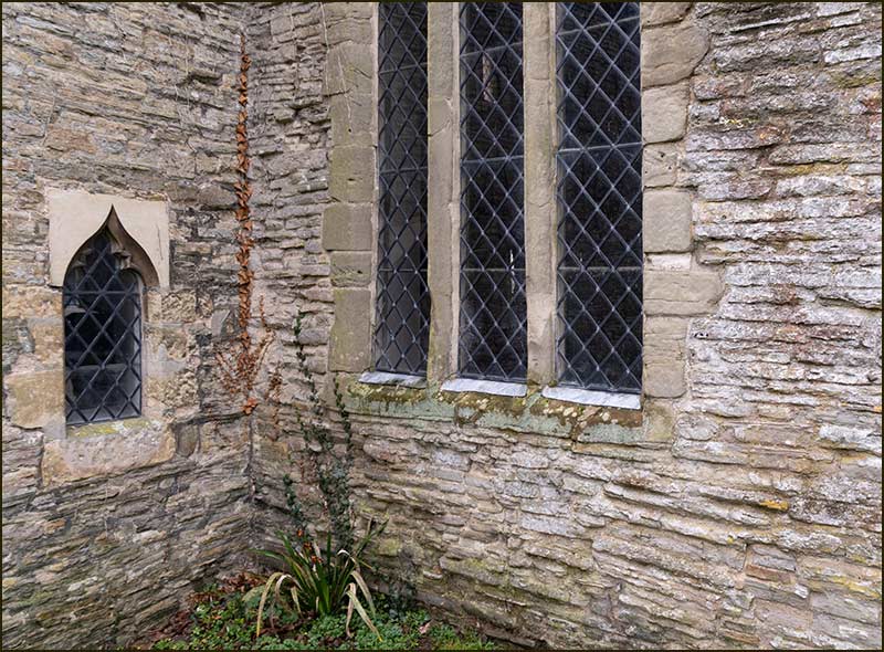Comparing the walls of the chancel and the nave