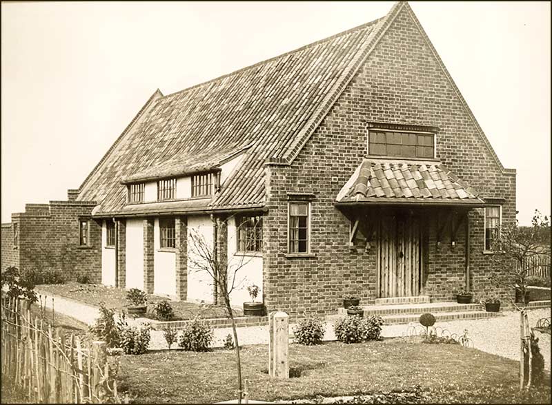Memorial Hall shortly after it was built (1930s)