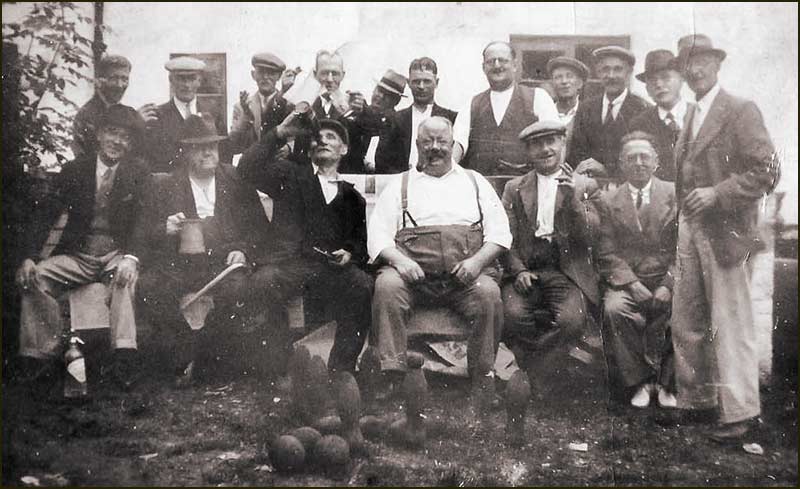 Wheatsheaf backyard with landlord, Percy Brown, centre
