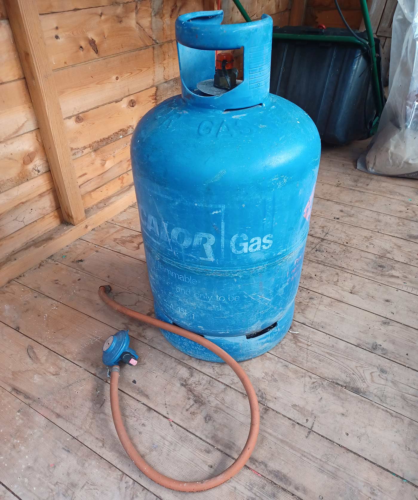 Gas